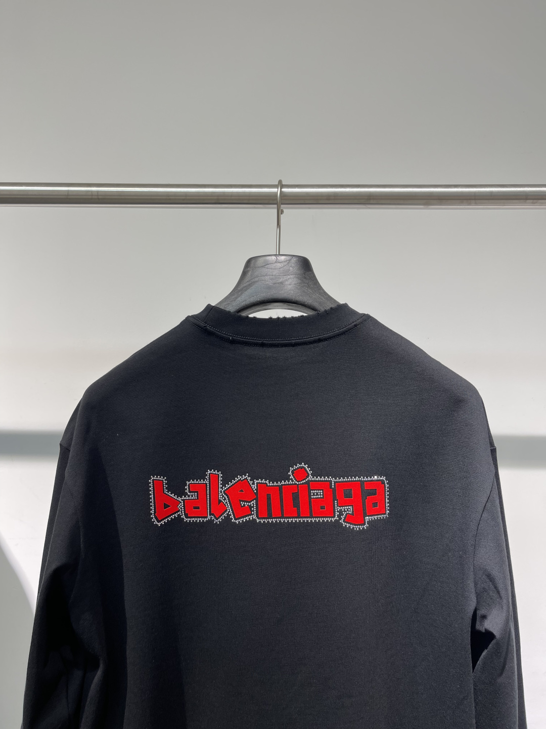 2025秋冬新款巴黎世家高克重磨破长袖颜色：黑 白码数：XS-S-M-L-XL