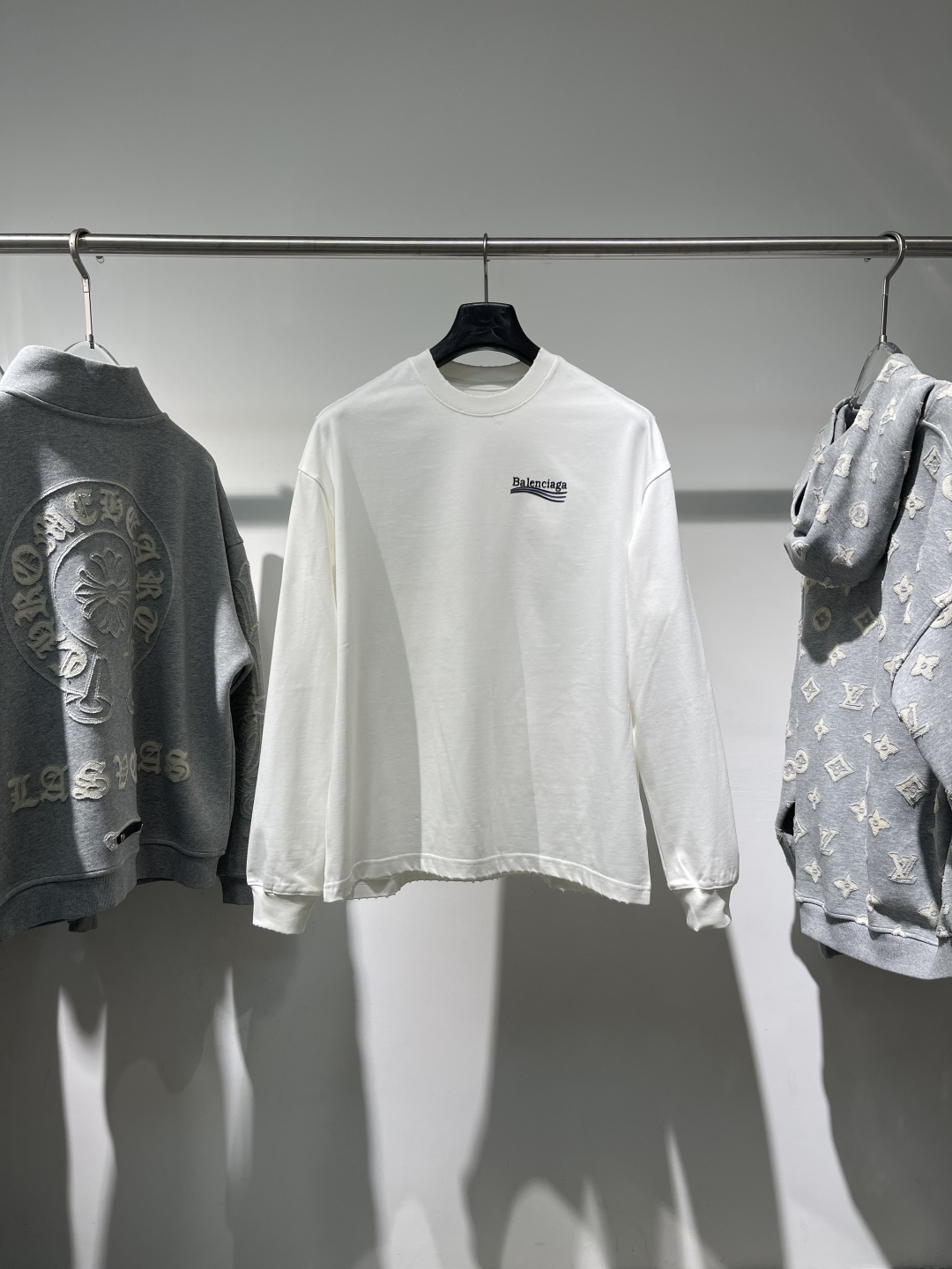 2025秋冬新款巴黎世家高克重磨破长袖颜色：黑 白码数：XS-S-M-L-XL