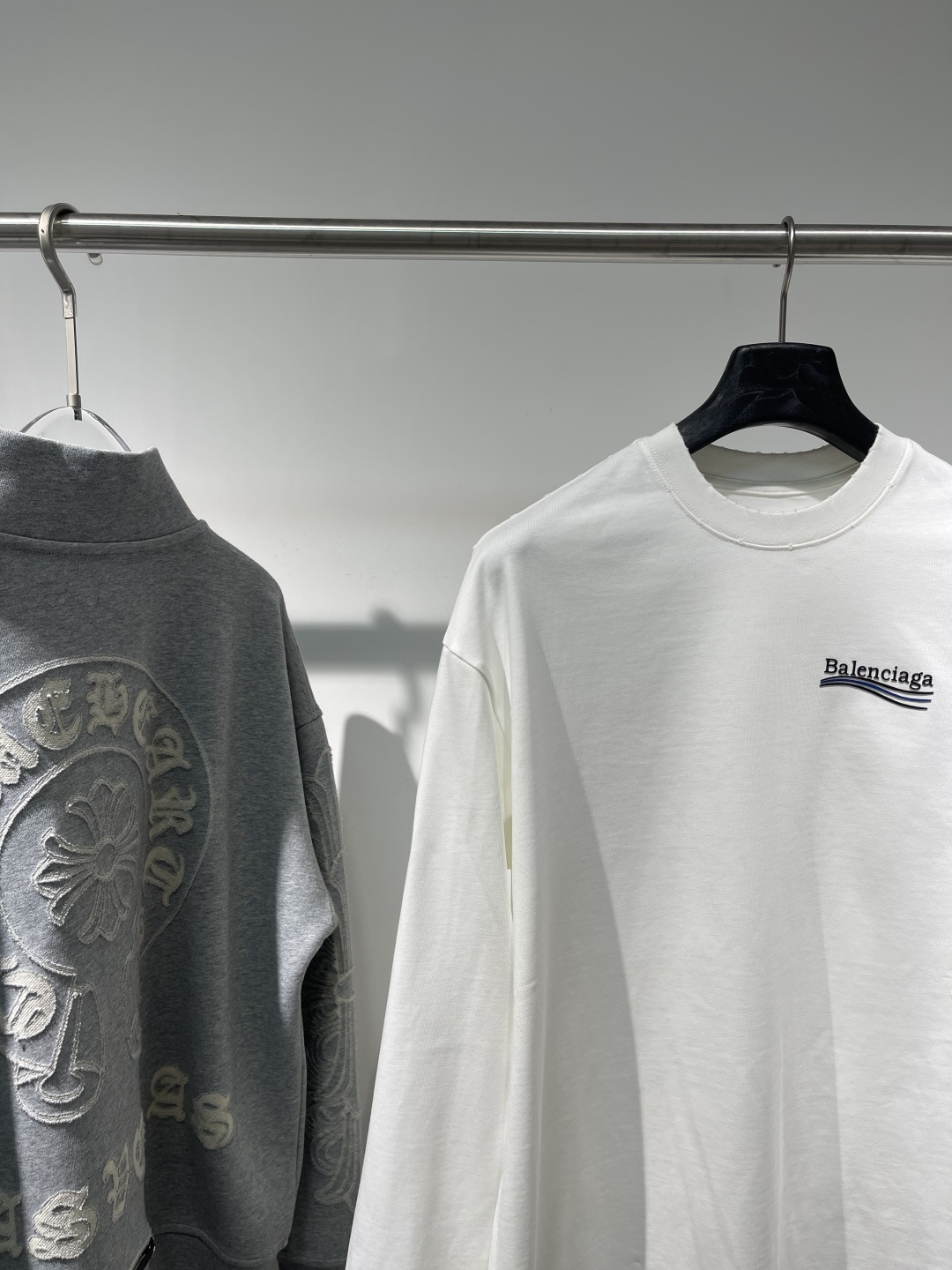 2025秋冬新款巴黎世家高克重磨破长袖颜色：黑 白码数：XS-S-M-L-XL