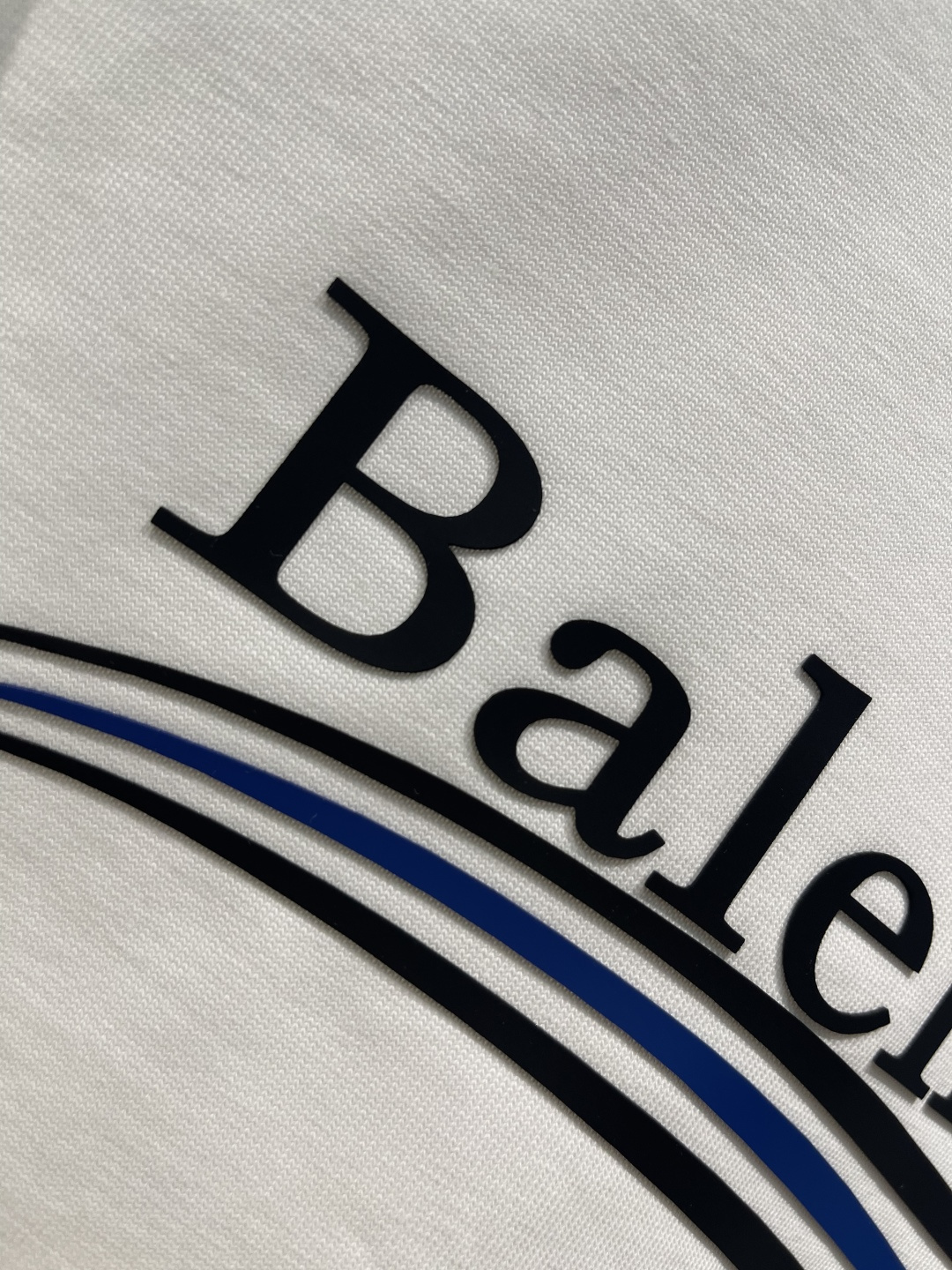 2025秋冬新款巴黎世家高克重磨破长袖颜色：黑 白码数：XS-S-M-L-XL