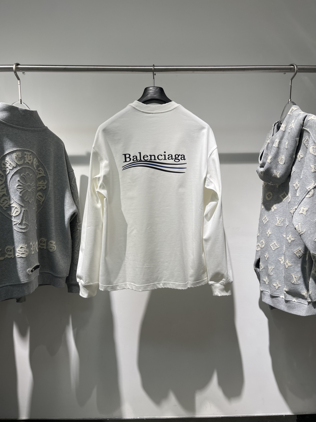 2025秋冬新款巴黎世家高克重磨破长袖颜色：黑 白码数：XS-S-M-L-XL