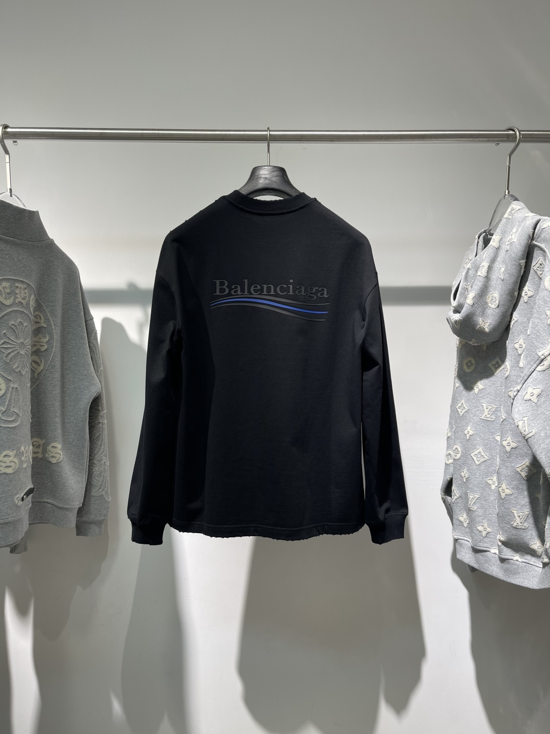 2025秋冬新款巴黎世家高克重磨破长袖颜色：黑 白码数：XS-S-M-L-XL