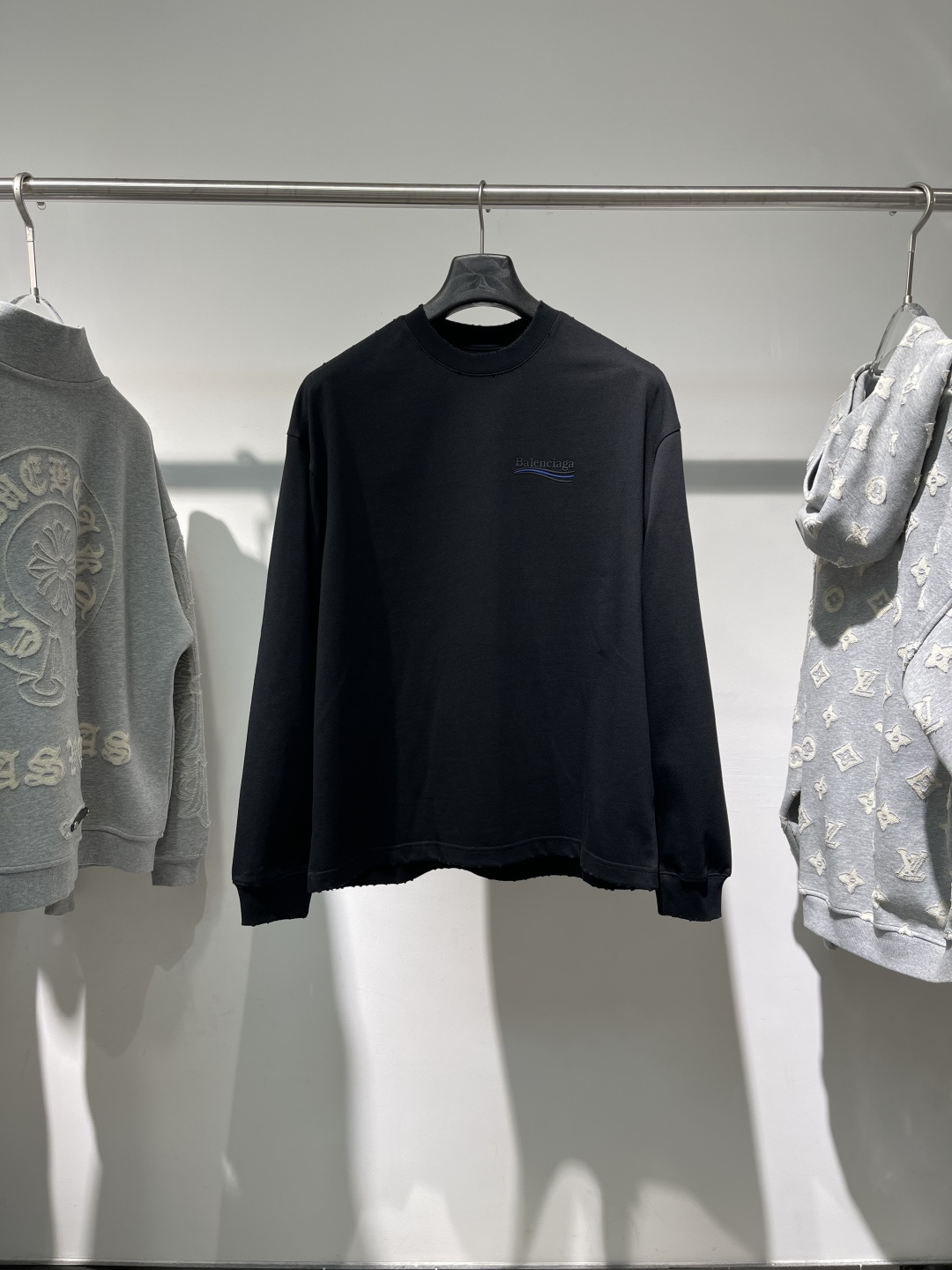 2025秋冬新款巴黎世家高克重磨破长袖颜色：黑 白码数：XS-S-M-L-XL