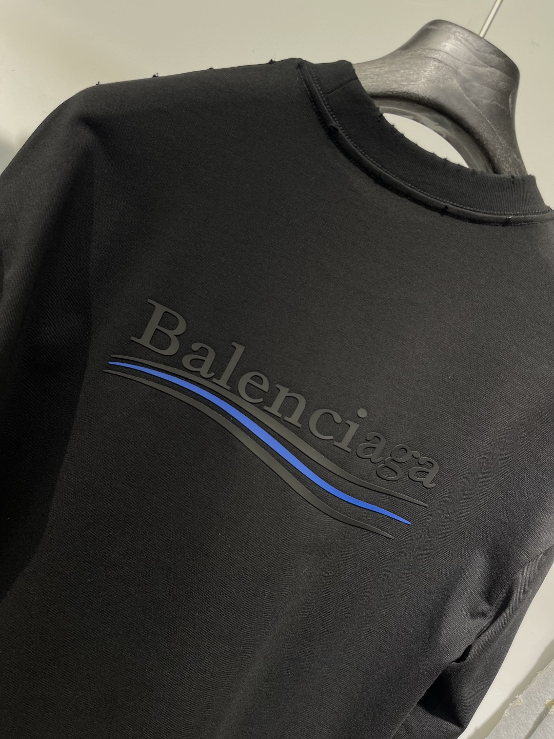 2025秋冬新款巴黎世家高克重磨破长袖颜色：黑 白码数：XS-S-M-L-XL