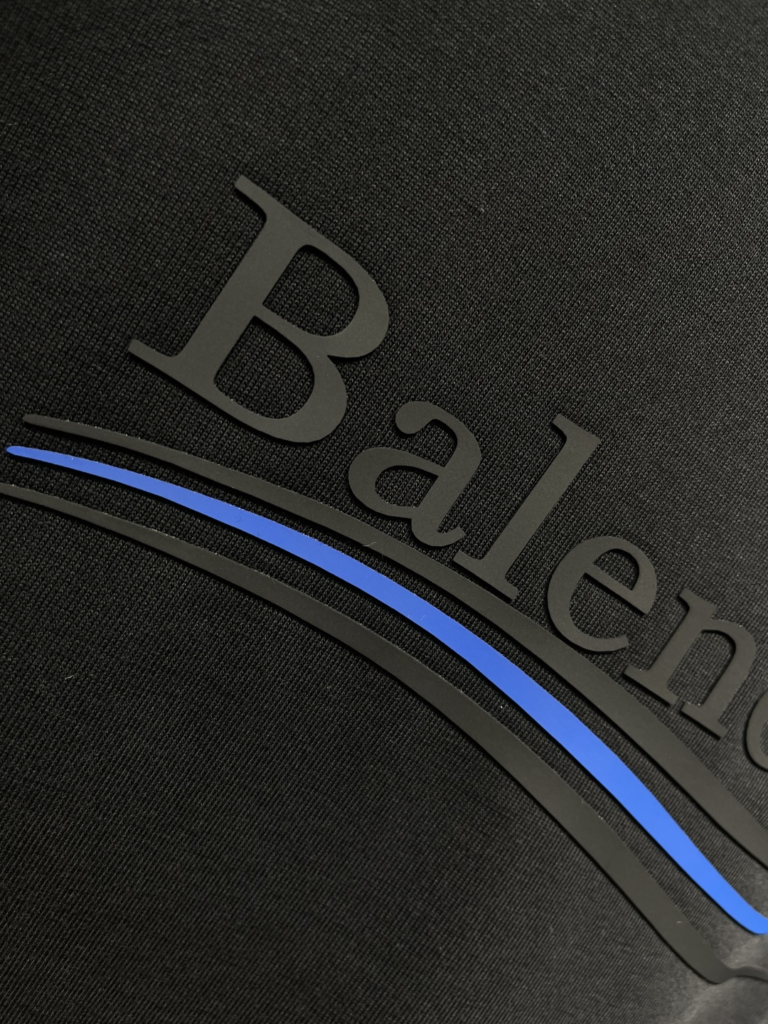 2025秋冬新款巴黎世家高克重磨破长袖颜色：黑 白码数：XS-S-M-L-XL