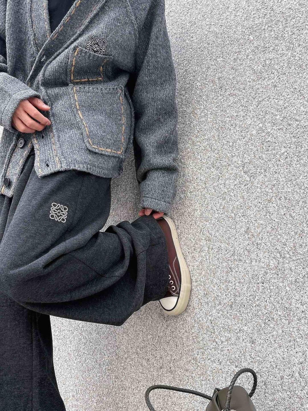 罗意威新款毛衫毛衣，上身宽松纱线采用细针织法，上身舒适，不挑身材 男女同款，秋冬毛衣，是今年最好看的情侣