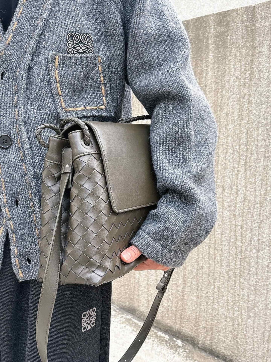 罗意威新款毛衫毛衣，上身宽松纱线采用细针织法，上身舒适，不挑身材 男女同款，秋冬毛衣，是今年最好看的情侣