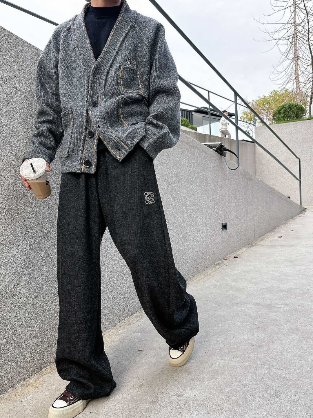 罗意威新款毛衫毛衣，上身宽松纱线采用细针织法，上身舒适，不挑身材 男女同款，秋冬毛衣，是今年最好看的情侣