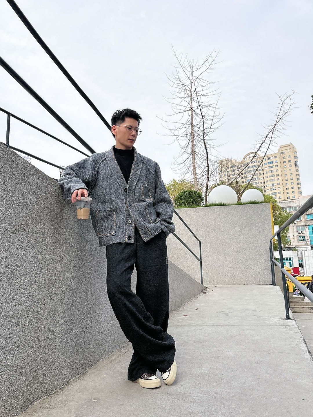 罗意威新款毛衫毛衣，上身宽松纱线采用细针织法，上身舒适，不挑身材 男女同款，秋冬毛衣，是今年最好看的情侣