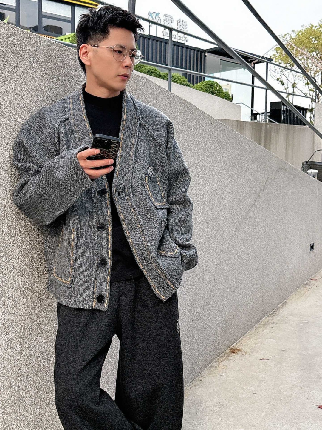 罗意威新款毛衫毛衣，上身宽松纱线采用细针织法，上身舒适，不挑身材 男女同款，秋冬毛衣，是今年最好看的情侣