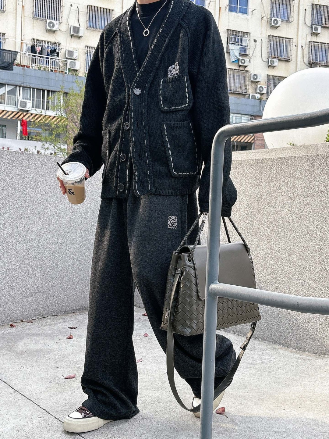 罗意威新款毛衫毛衣，上身宽松纱线采用细针织法，上身舒适，不挑身材 男女同款，秋冬毛衣，是今年最好看的情侣