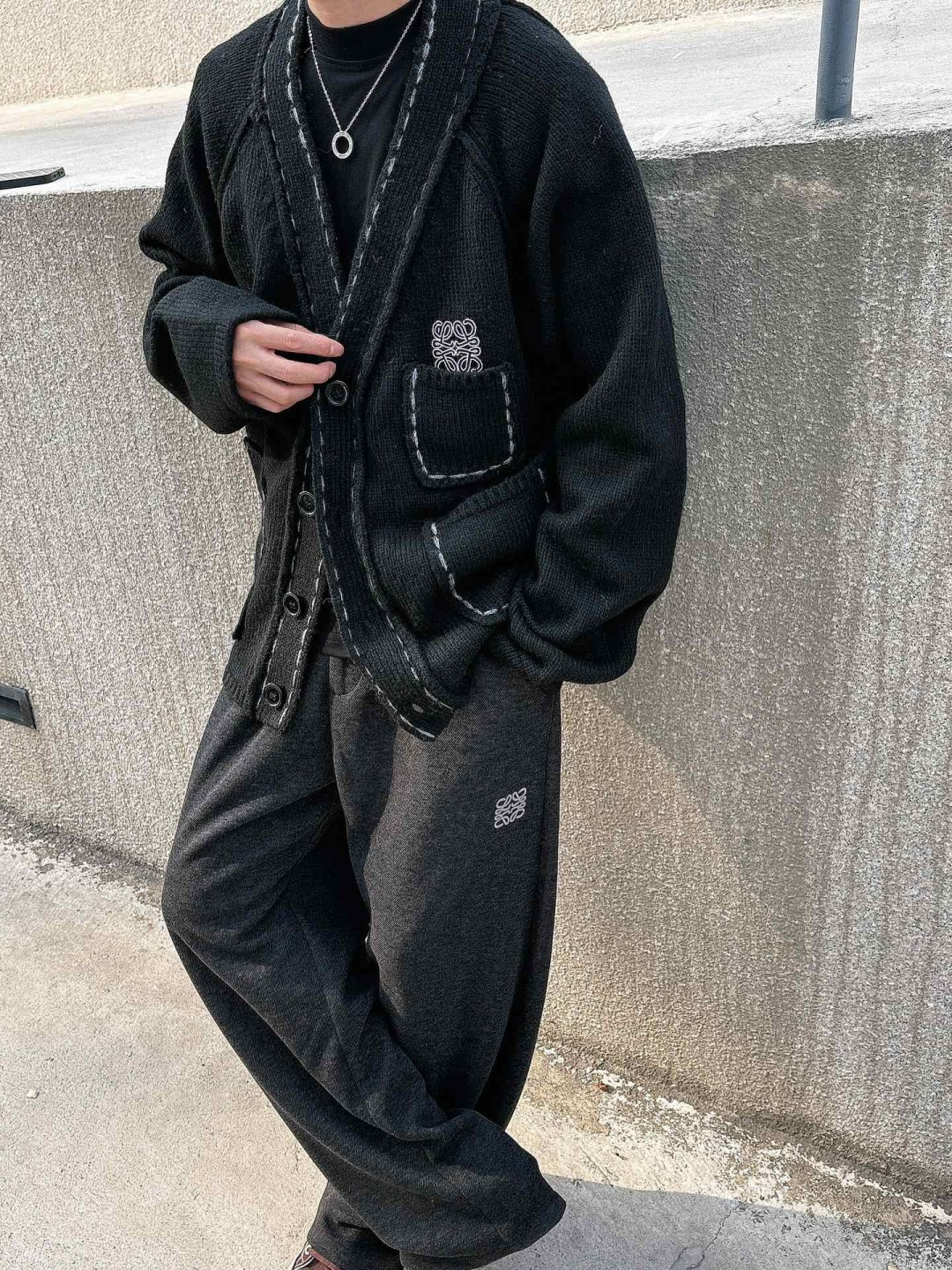 罗意威新款毛衫毛衣，上身宽松纱线采用细针织法，上身舒适，不挑身材 男女同款，秋冬毛衣，是今年最好看的情侣