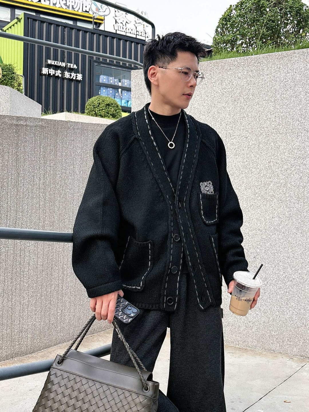 罗意威新款毛衫毛衣，上身宽松纱线采用细针织法，上身舒适，不挑身材 男女同款，秋冬毛衣，是今年最好看的情侣