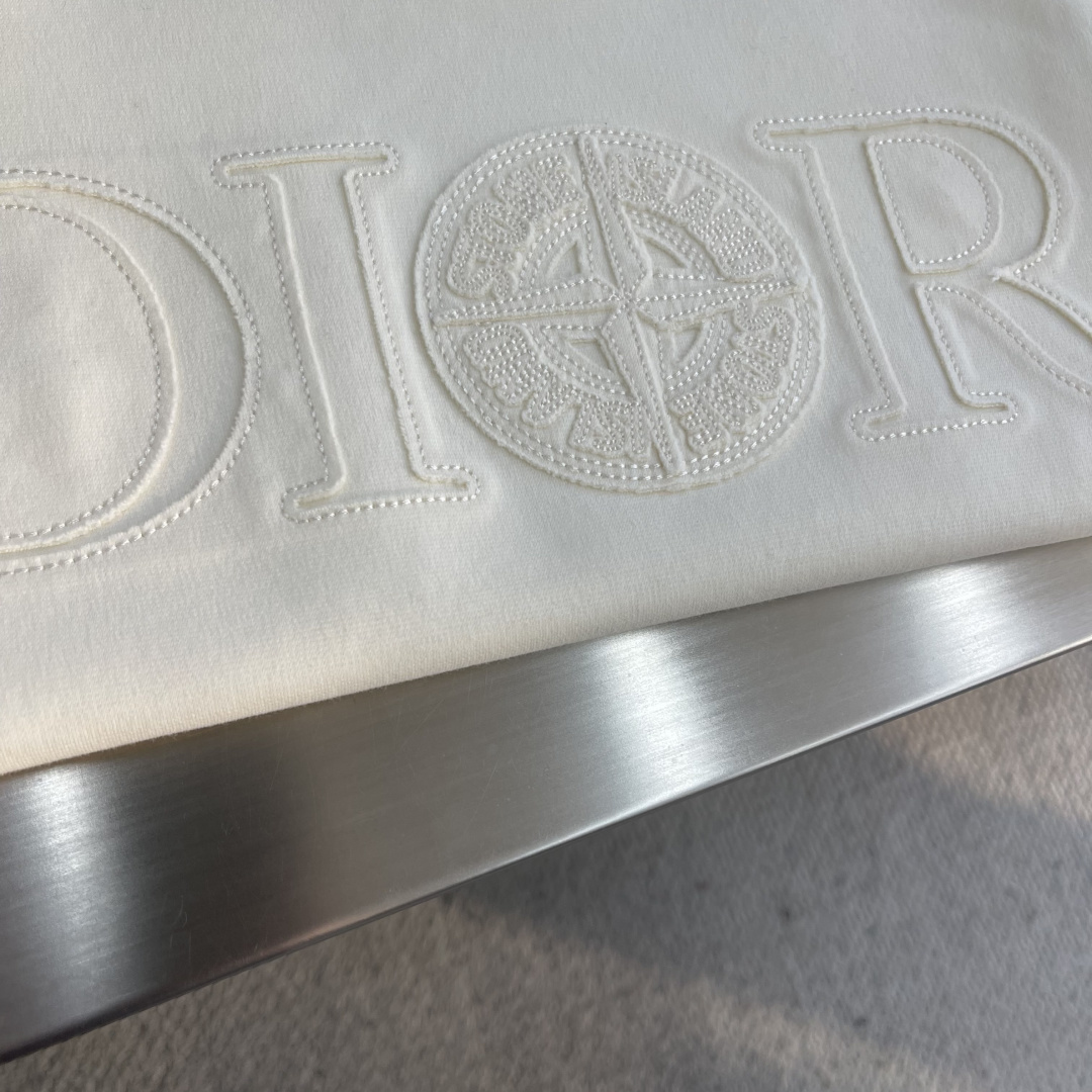 Dio 2025秋冬系列休闲长袖T恤码数：M-5XL 微阔版型潮流罗马磨毛。面料表面刷毛做磨毛工艺与特殊