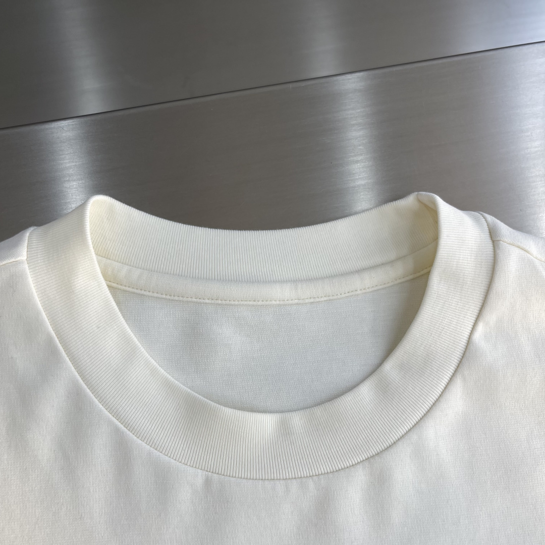 Dio 2025秋冬系列休闲长袖T恤码数：M-5XL 微阔版型潮流罗马磨毛。面料表面刷毛做磨毛工艺与特殊