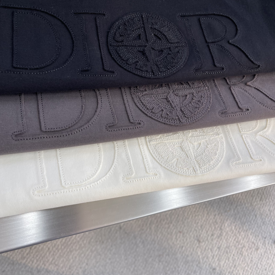 Dio 2025秋冬系列休闲长袖T恤码数：M-5XL 微阔版型潮流罗马磨毛。面料表面刷毛做磨毛工艺与特殊