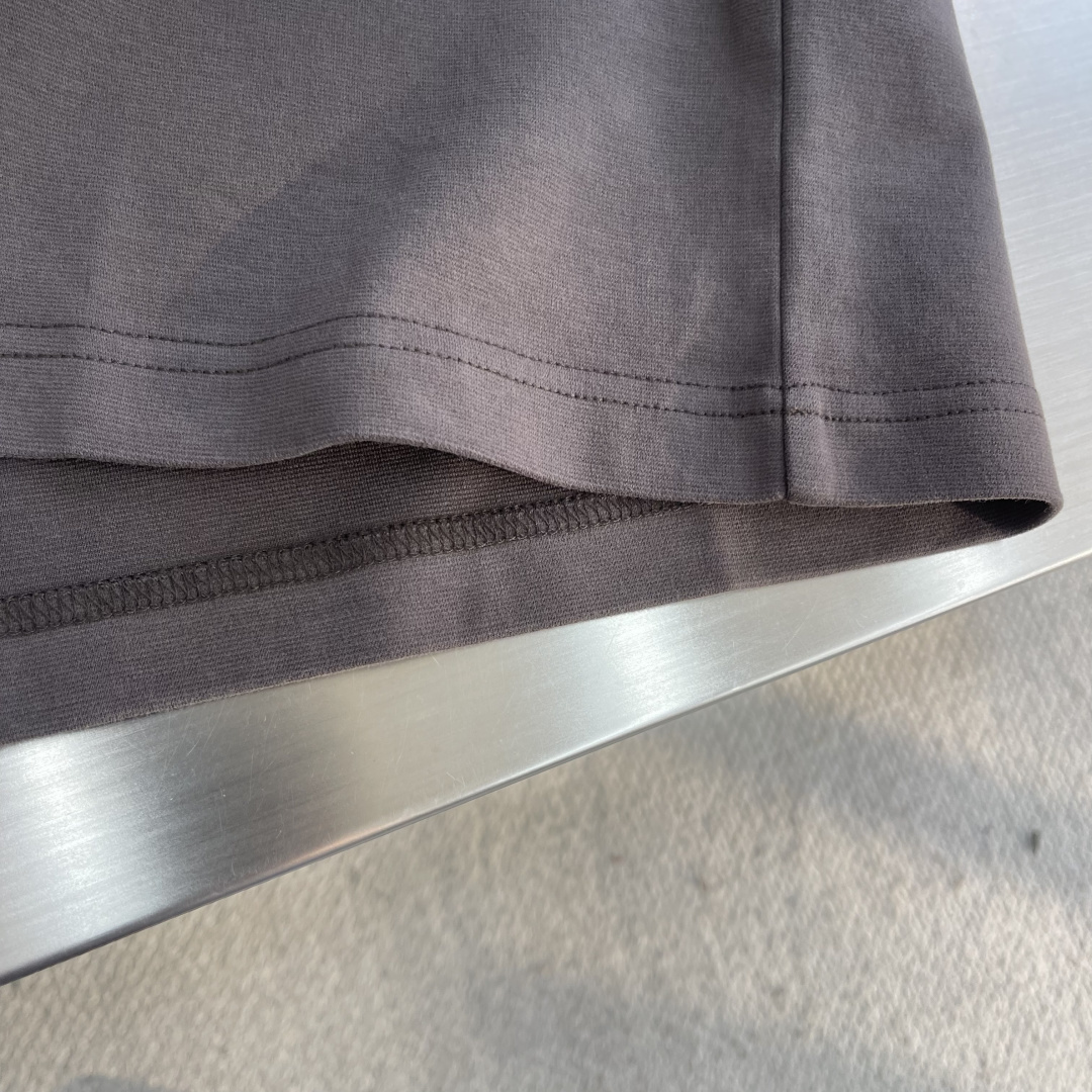 Dio 2025秋冬系列休闲长袖T恤码数：M-5XL 微阔版型潮流罗马磨毛。面料表面刷毛做磨毛工艺与特殊