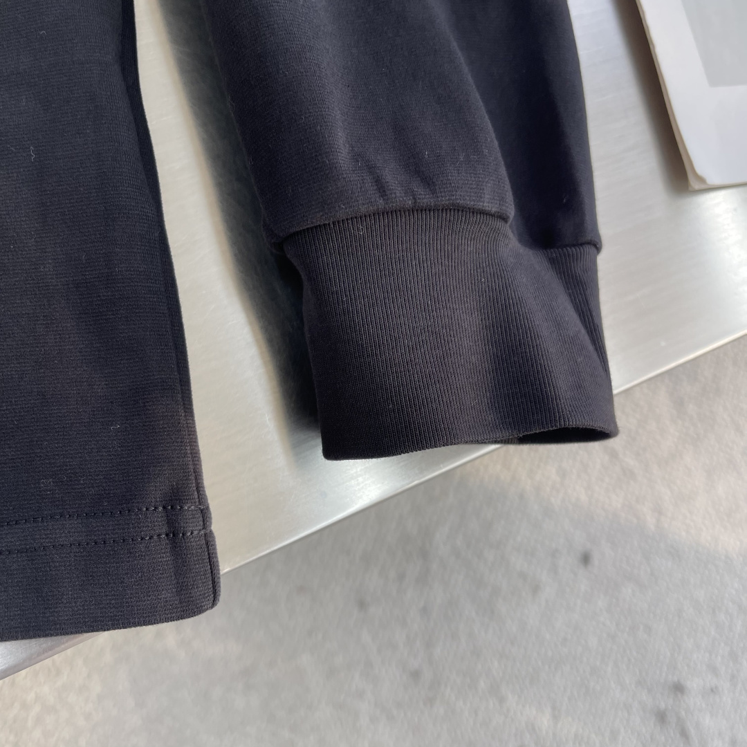 Dio 2025秋冬系列休闲长袖T恤码数：M-5XL 微阔版型潮流罗马磨毛。面料表面刷毛做磨毛工艺与特殊