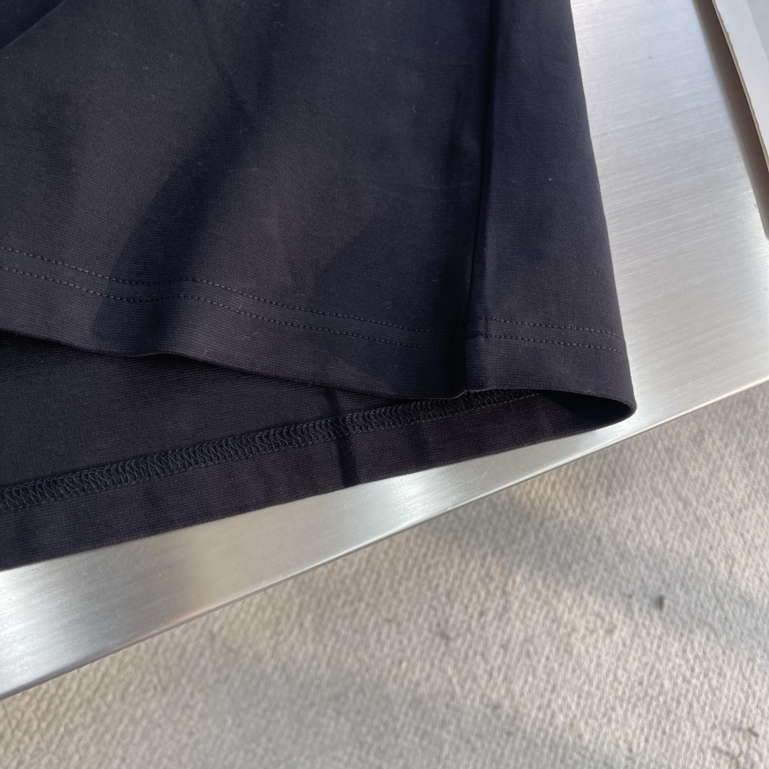 Dio 2025秋冬系列休闲长袖T恤码数：M-5XL 微阔版型潮流罗马磨毛。面料表面刷毛做磨毛工艺与特殊