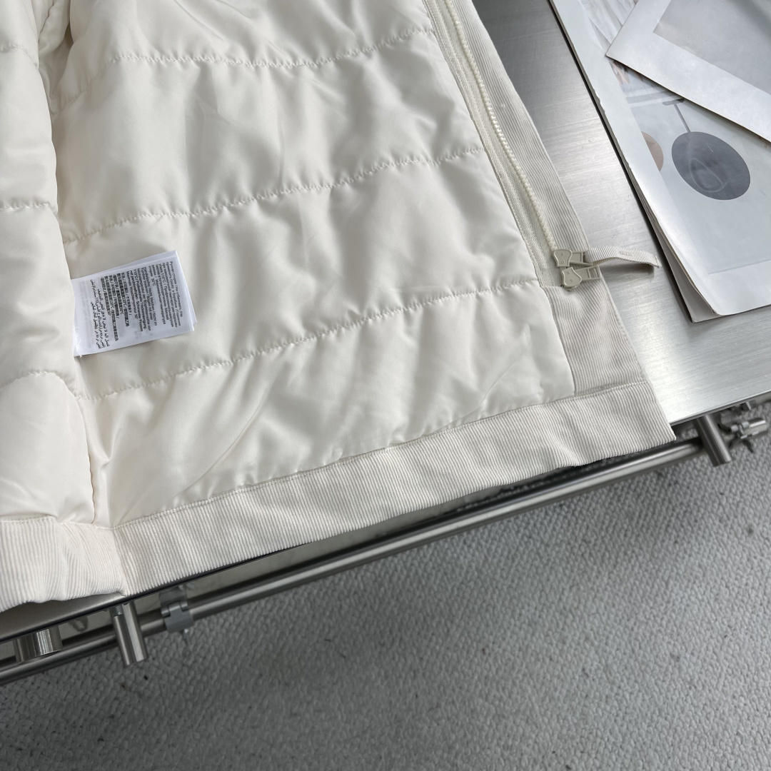 Stone Island 2025秋冬新款系列夹克外套 码数：M-3XL 微阔版型 石头岛灯芯绒翻领棉服