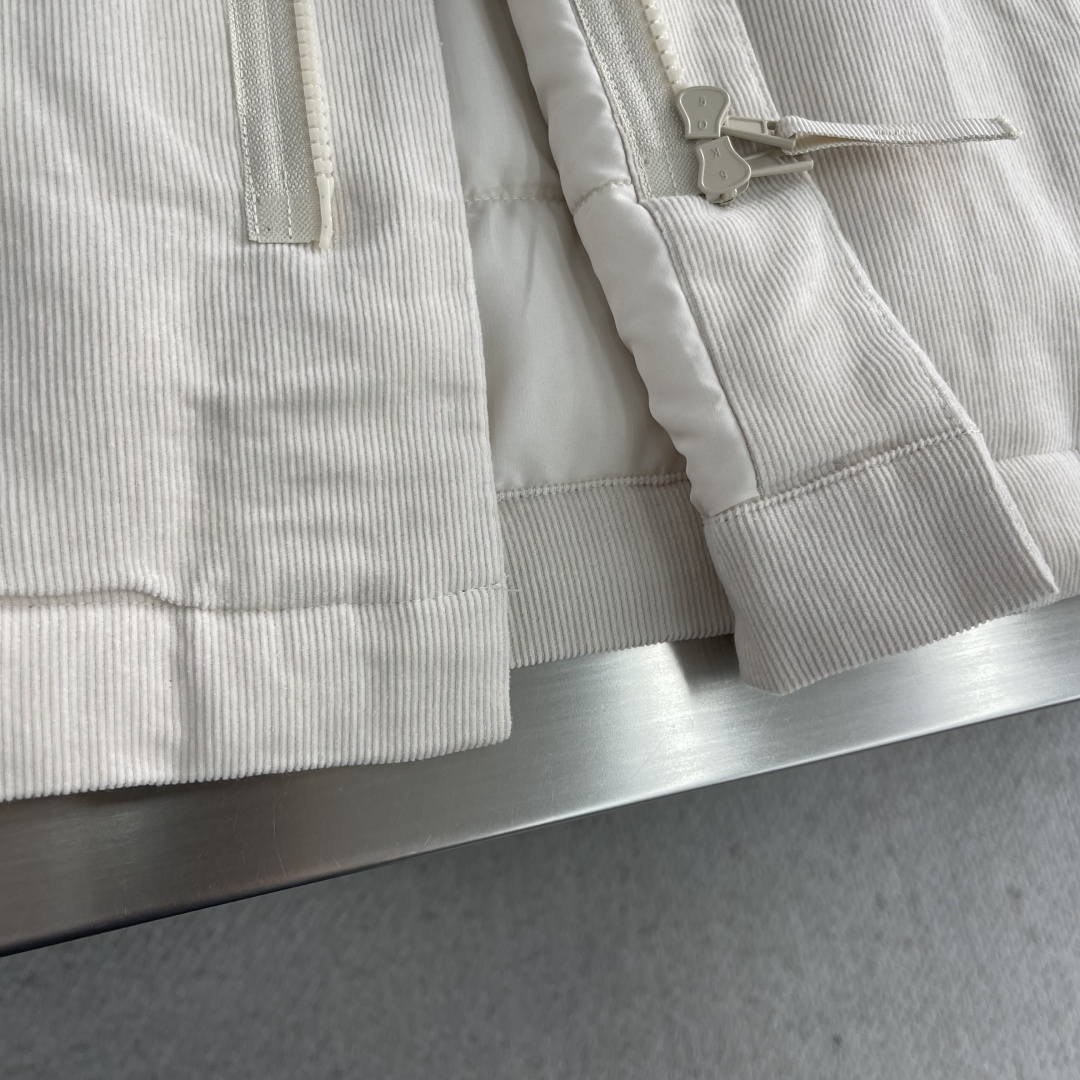 Stone Island 2025秋冬新款系列夹克外套 码数：M-3XL 微阔版型 石头岛灯芯绒翻领棉服