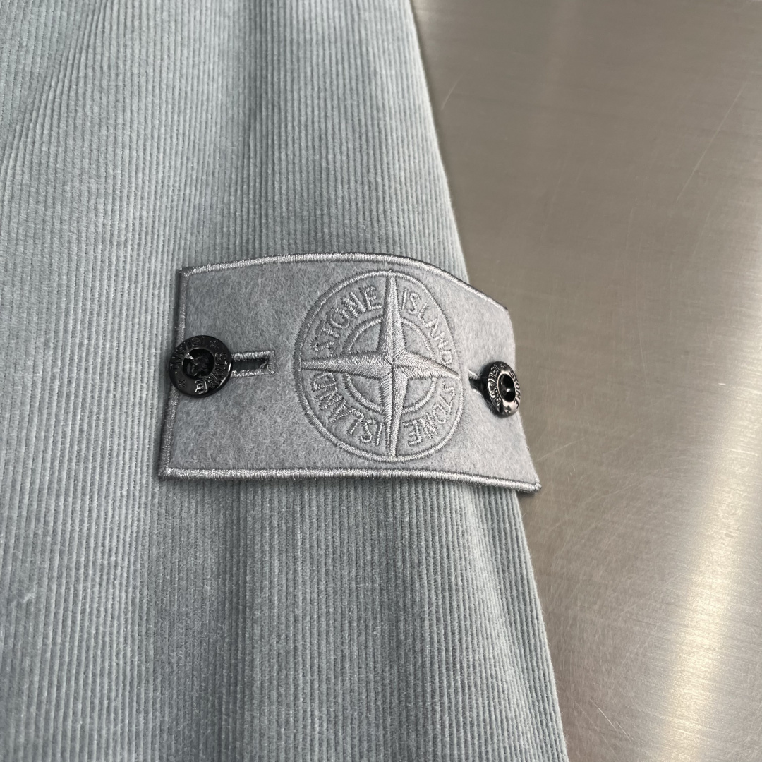 Stone Island 2025秋冬新款系列夹克外套 码数：M-3XL 微阔版型 石头岛灯芯绒翻领棉服