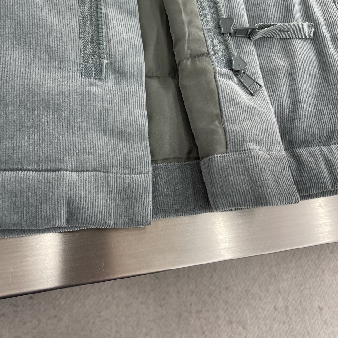 Stone Island 2025秋冬新款系列夹克外套 码数：M-3XL 微阔版型 石头岛灯芯绒翻领棉服