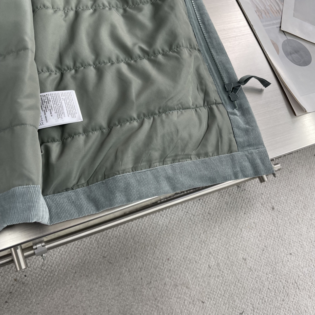 Stone Island 2025秋冬新款系列夹克外套 码数：M-3XL 微阔版型 石头岛灯芯绒翻领棉服