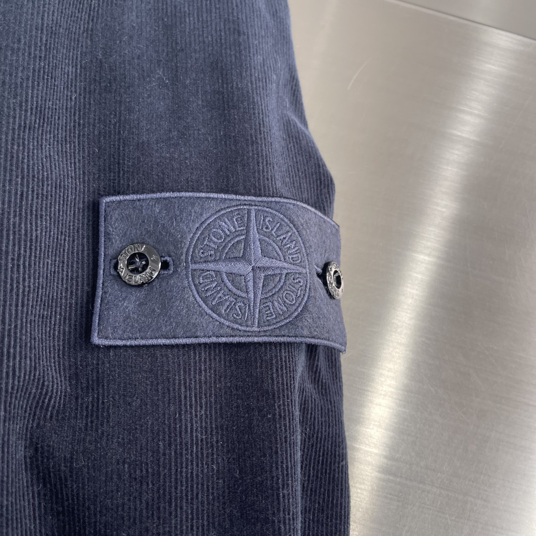 Stone Island 2025秋冬新款系列夹克外套 码数：M-3XL 微阔版型 石头岛灯芯绒翻领棉服