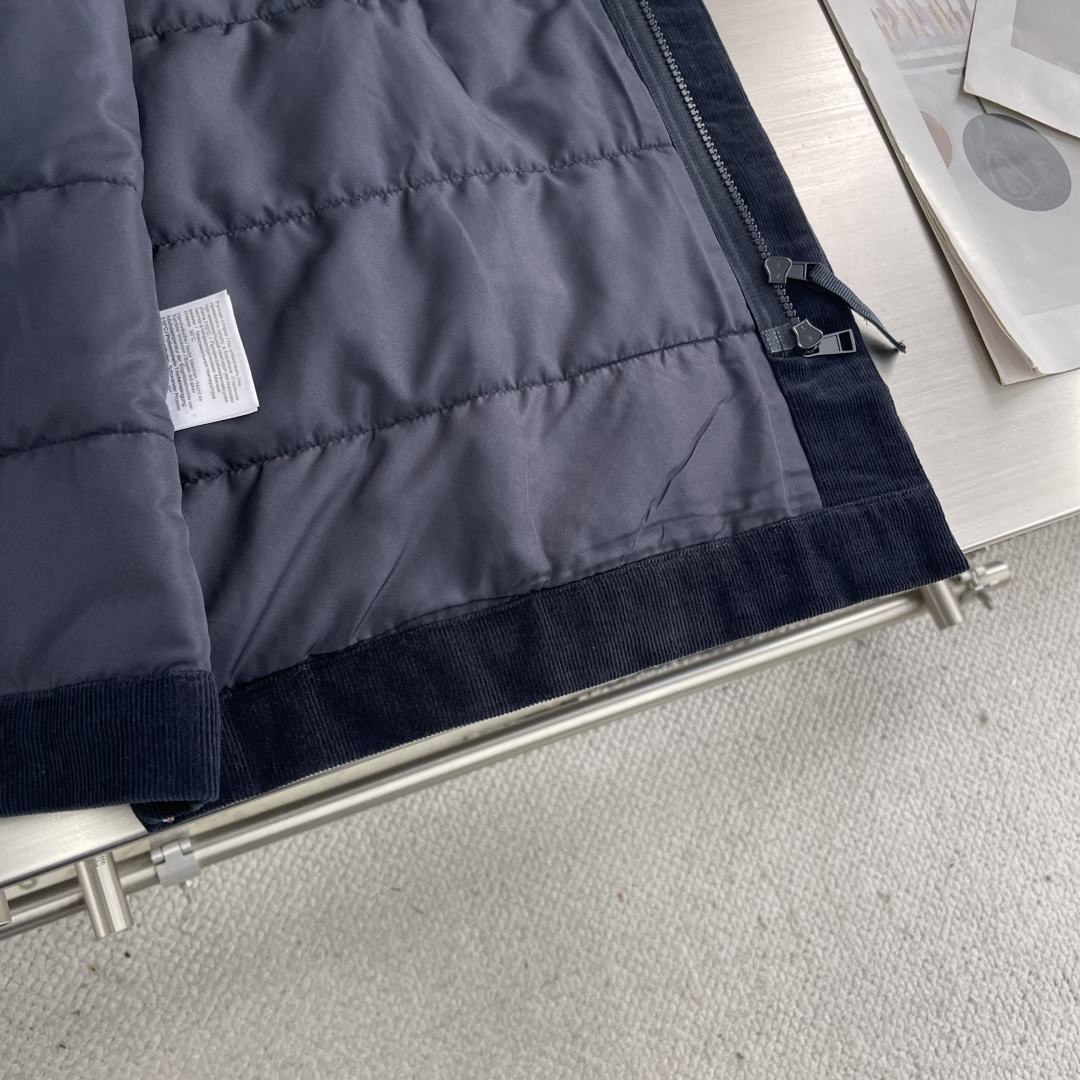 Stone Island 2025秋冬新款系列夹克外套 码数：M-3XL 微阔版型 石头岛灯芯绒翻领棉服