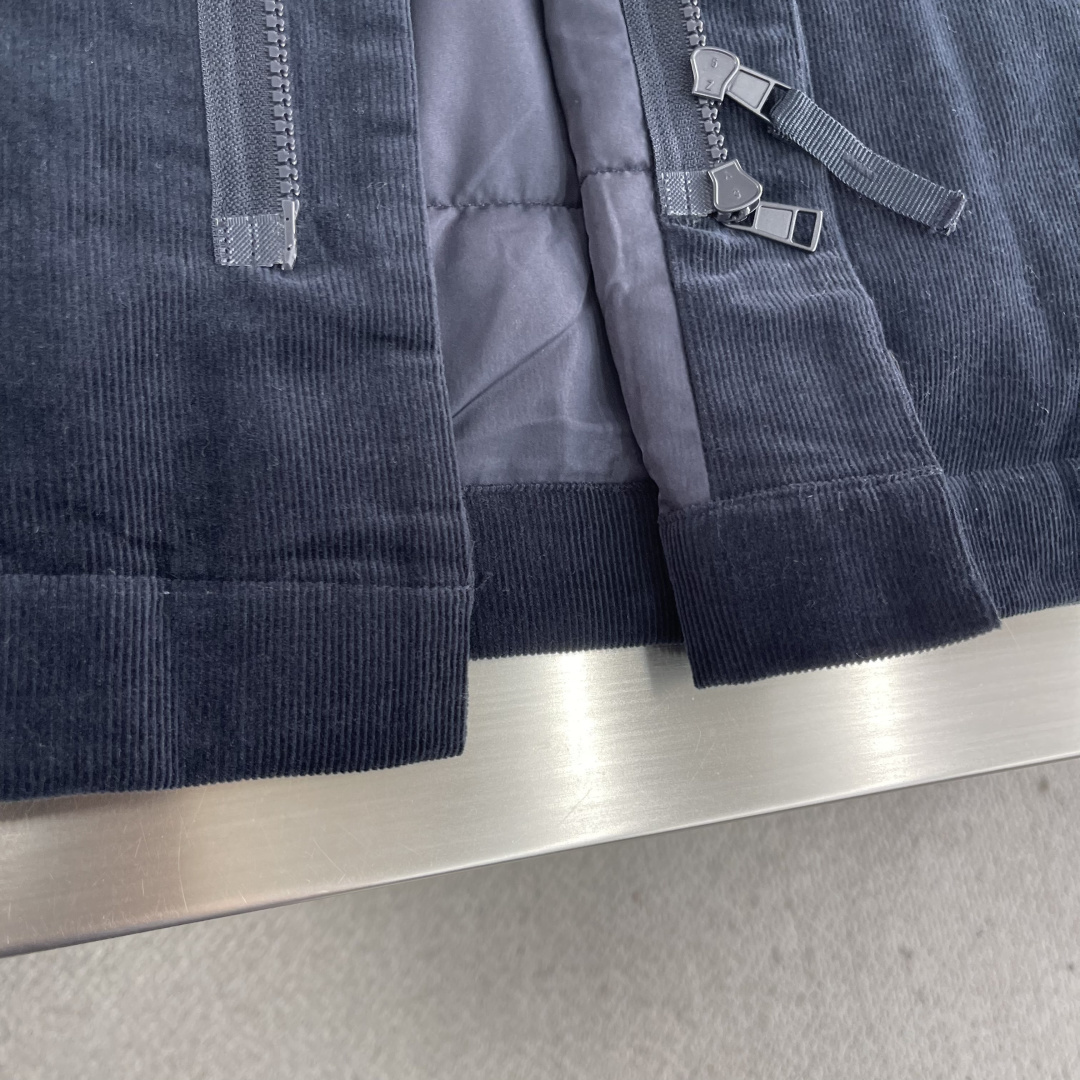 Stone Island 2025秋冬新款系列夹克外套 码数：M-3XL 微阔版型 石头岛灯芯绒翻领棉服