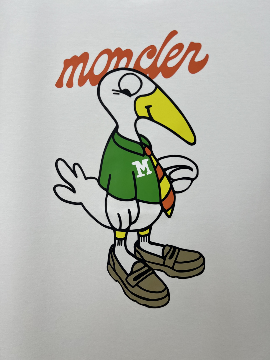 Moncler.蒙口 25秋冬新品卡通趣味印花标识加厚面料短袖T恤，左袖饰有经典刺绣羊毛小标点缀，采用3