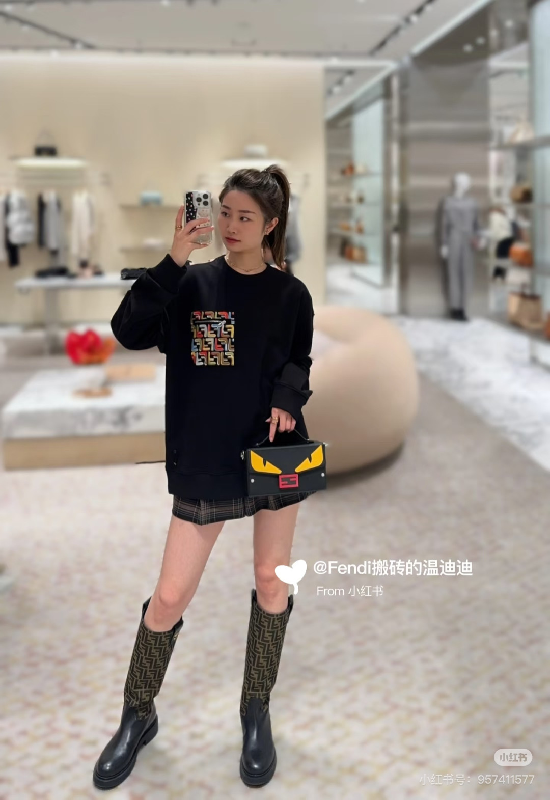 Fendi.芬迪 25秋冬限定胸前饰彩色FF拉链贴袋针织圆领卫衣，采用400克重莱赛尔空气层面料，其特性