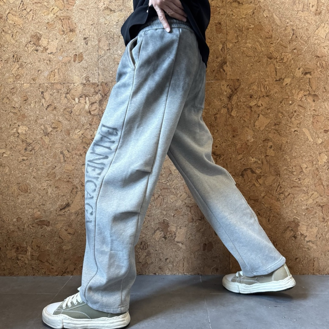 巴黎🌟秋冬新款休闲裤🆕采用优质面料，具有质感，松紧腰带设计，超级时尚洋气！码数：M-3XL 男女同款（加