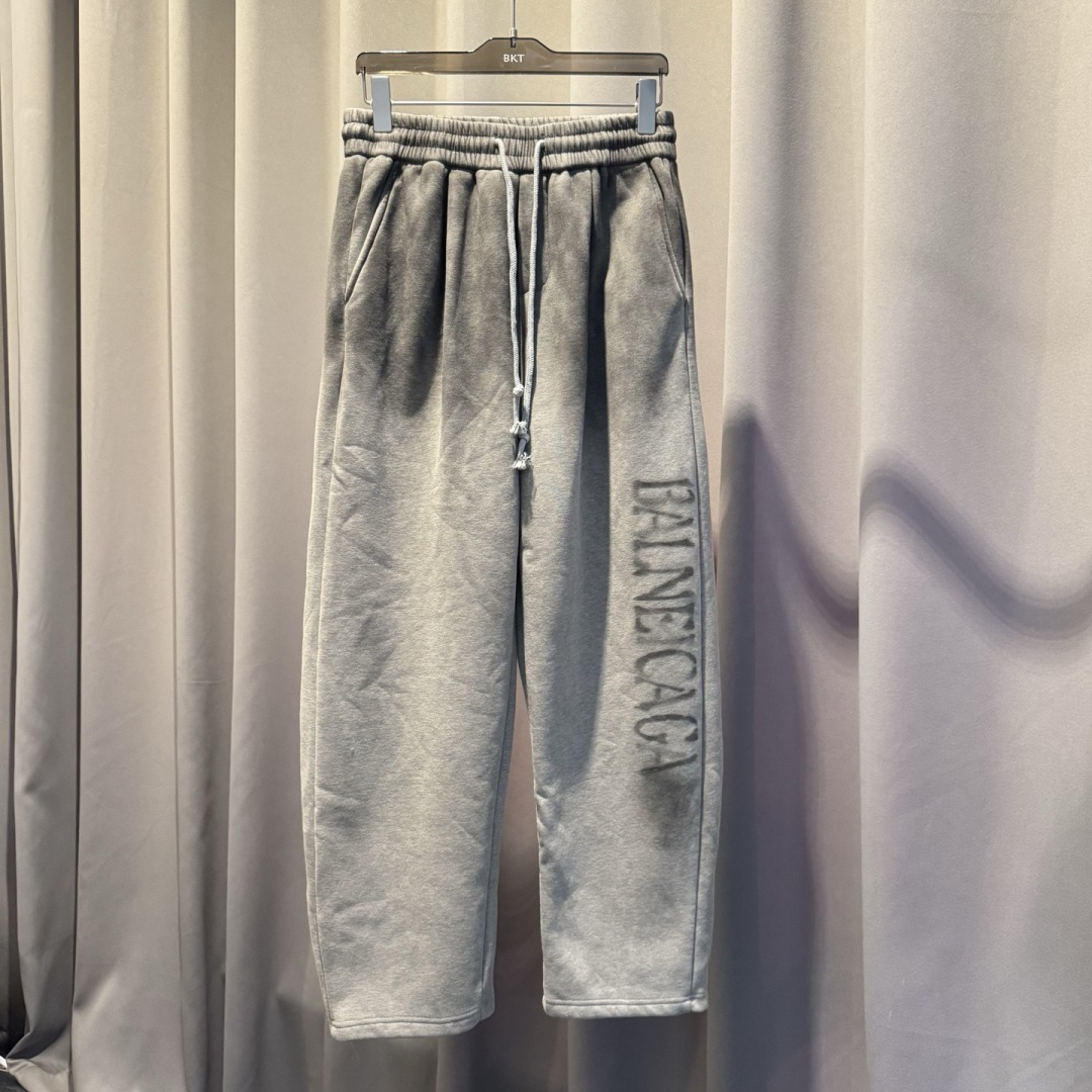 巴黎🌟秋冬新款休闲裤🆕采用优质面料，具有质感，松紧腰带设计，超级时尚洋气！码数：M-3XL 男女同款（加