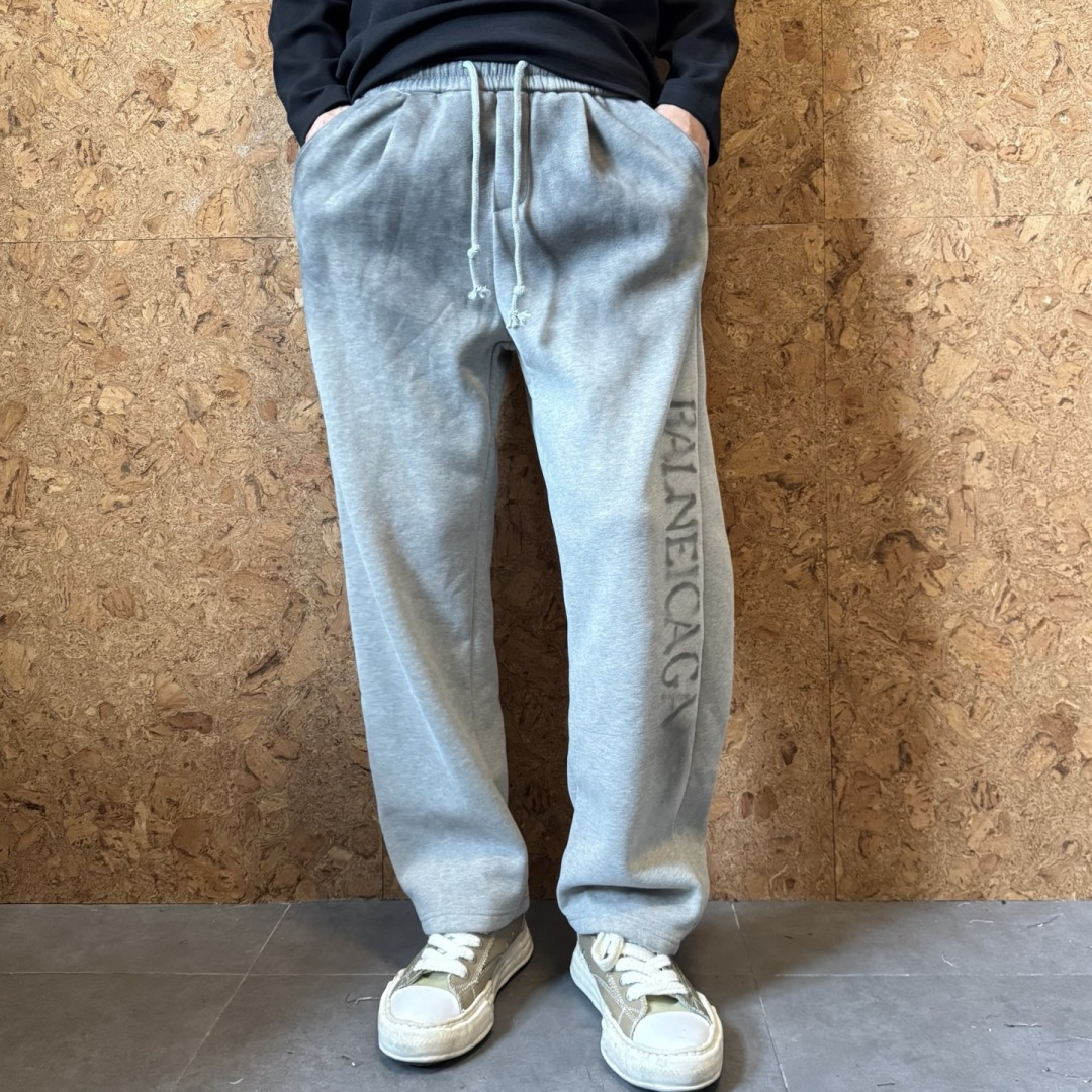 巴黎🌟秋冬新款休闲裤🆕采用优质面料，具有质感，松紧腰带设计，超级时尚洋气！码数：M-3XL 男女同款（加