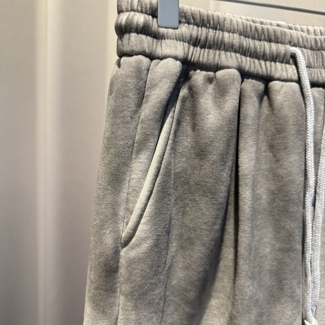 巴黎🌟秋冬新款休闲裤🆕采用优质面料，具有质感，松紧腰带设计，超级时尚洋气！码数：M-3XL 男女同款（加