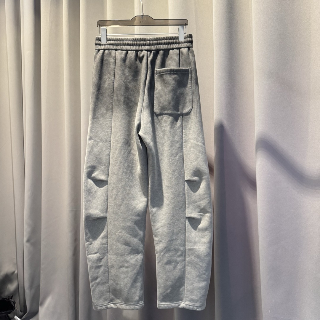 巴黎🌟秋冬新款休闲裤🆕采用优质面料，具有质感，松紧腰带设计，超级时尚洋气！码数：M-3XL 男女同款（加