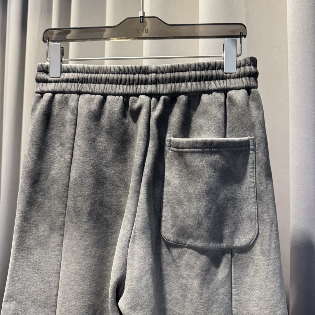 巴黎🌟秋冬新款休闲裤🆕采用优质面料，具有质感，松紧腰带设计，超级时尚洋气！码数：M-3XL 男女同款（加