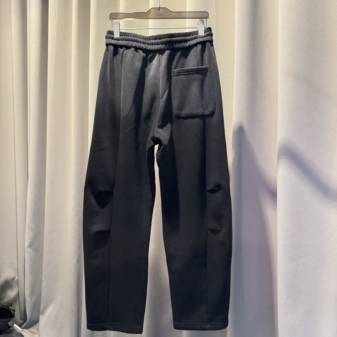 巴黎🌟秋冬新款休闲裤🆕采用优质面料，具有质感，松紧腰带设计，超级时尚洋气！码数：M-3XL 男女同款（加