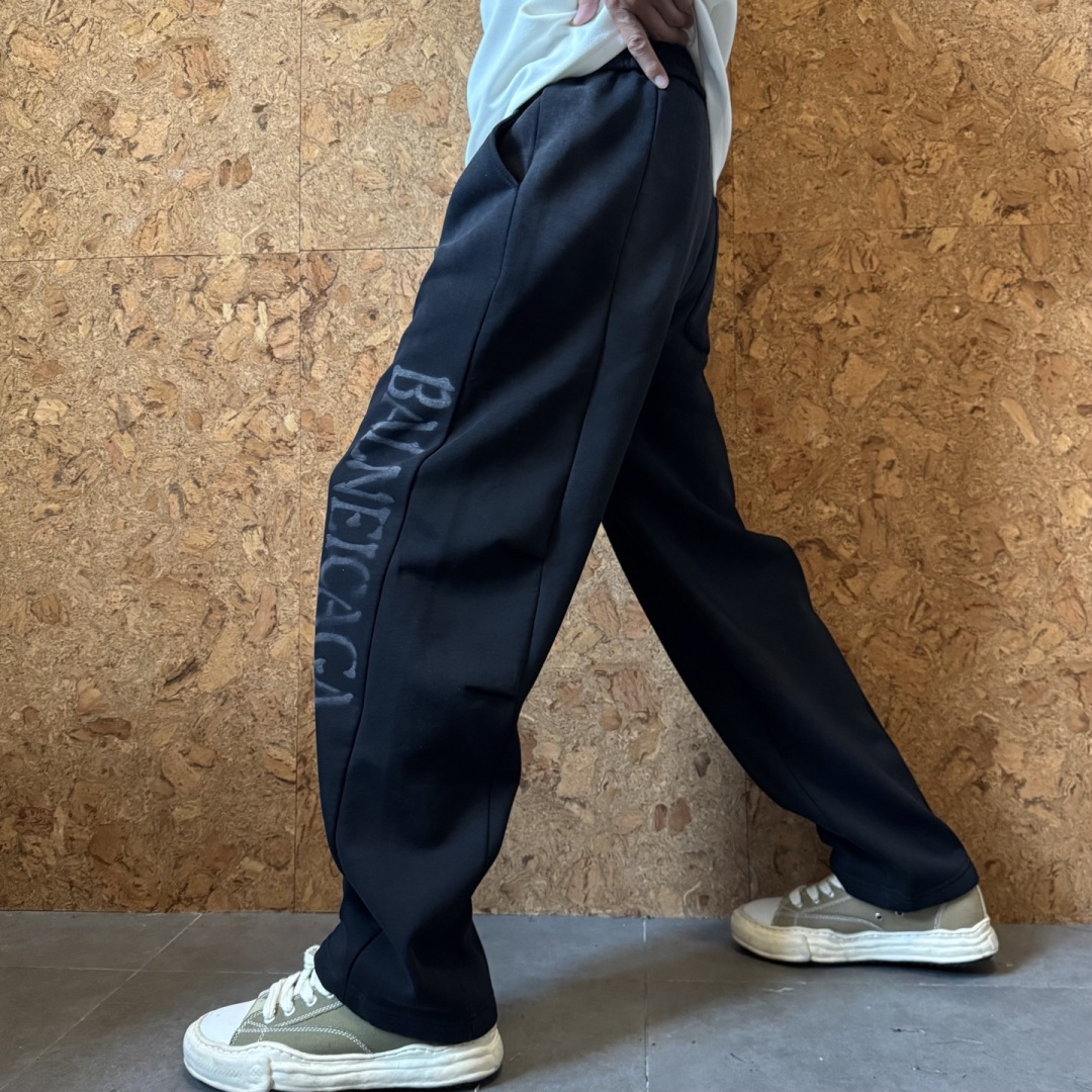 巴黎🌟秋冬新款休闲裤🆕采用优质面料，具有质感，松紧腰带设计，超级时尚洋气！码数：M-3XL 男女同款（加