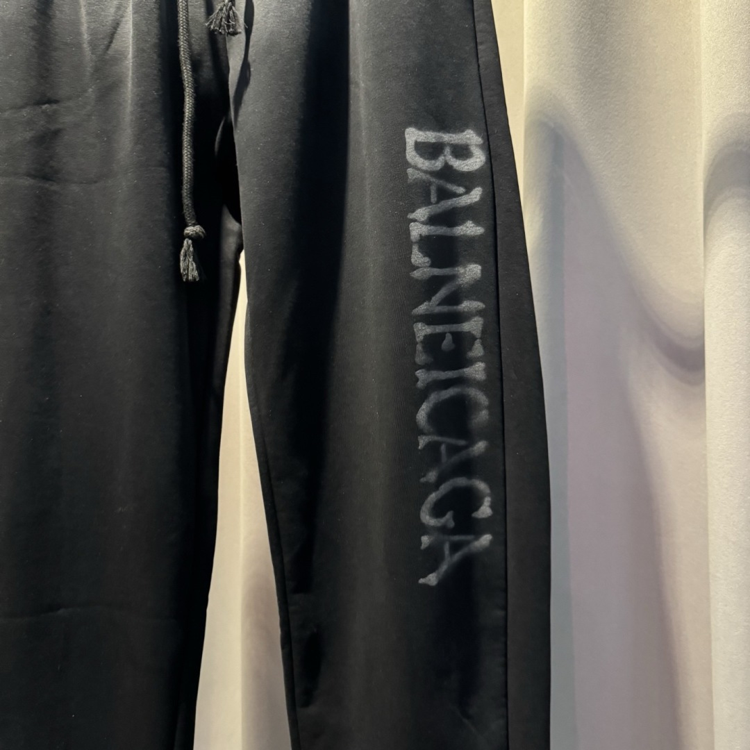 巴黎🌟秋冬新款休闲裤🆕采用优质面料，具有质感，松紧腰带设计，超级时尚洋气！码数：M-3XL 男女同款（加