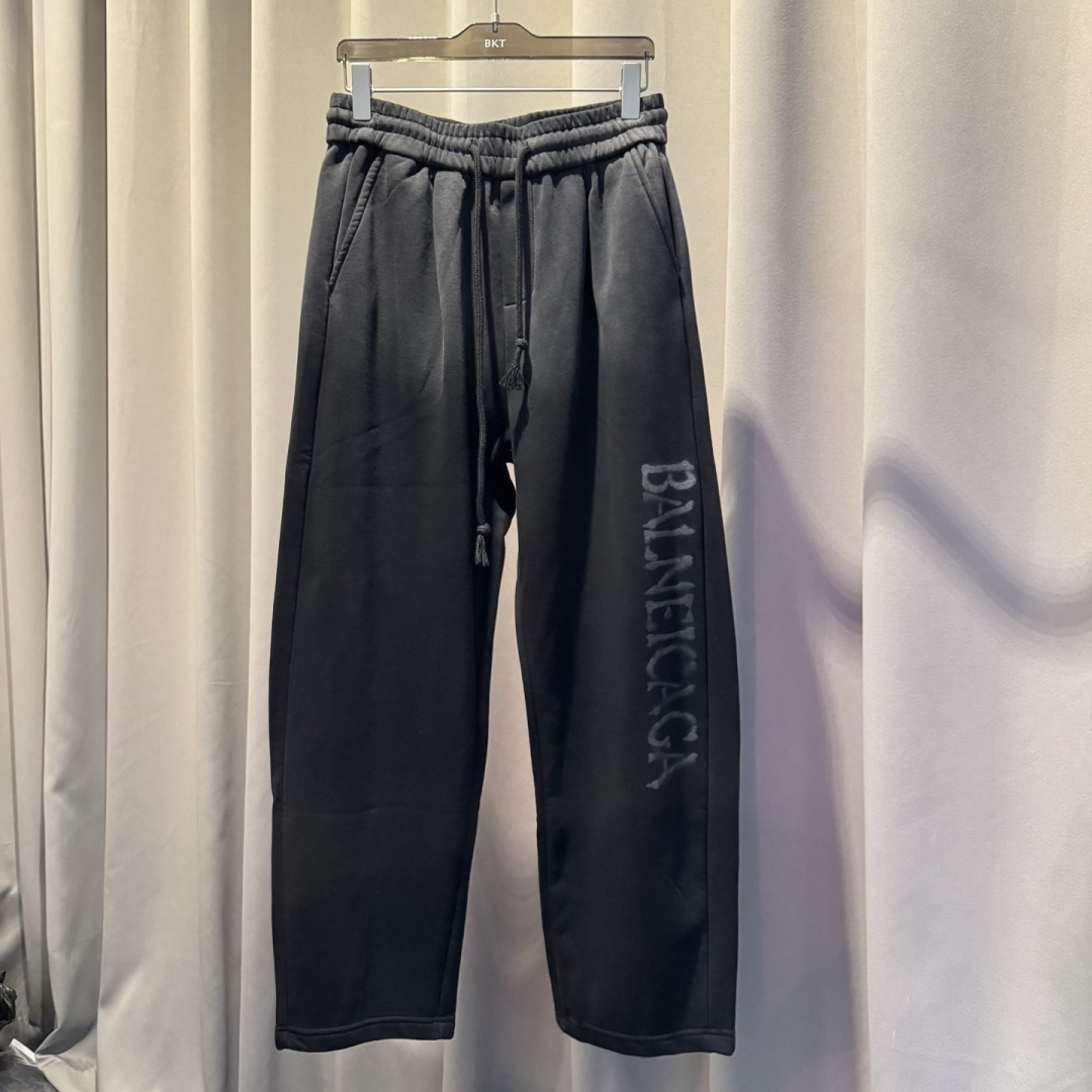 巴黎🌟秋冬新款休闲裤🆕采用优质面料，具有质感，松紧腰带设计，超级时尚洋气！码数：M-3XL 男女同款（加