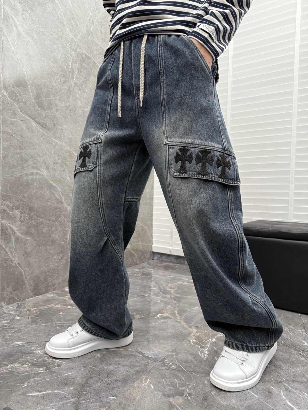 克罗心🌈🌈新款加绒弯刀裤，整款休闲裤非常高档，采用优质高定面料，面料与版型都是极其精良的，着穿这种高档的