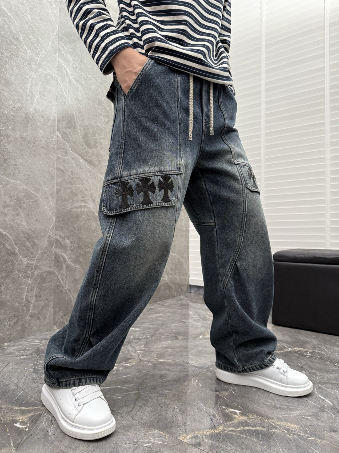 克罗心🌈🌈新款加绒弯刀裤，整款休闲裤非常高档，采用优质高定面料，面料与版型都是极其精良的，着穿这种高档的