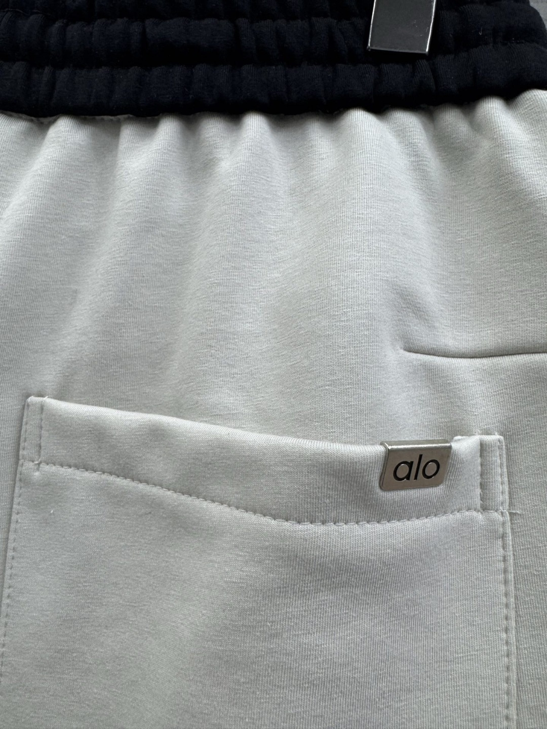 25秋冬新款Alo Yoga撞色拼接宽松加绒长裤，男士植绒logo设计弯刀阔版休闲裤。美国新贵潮流运动品