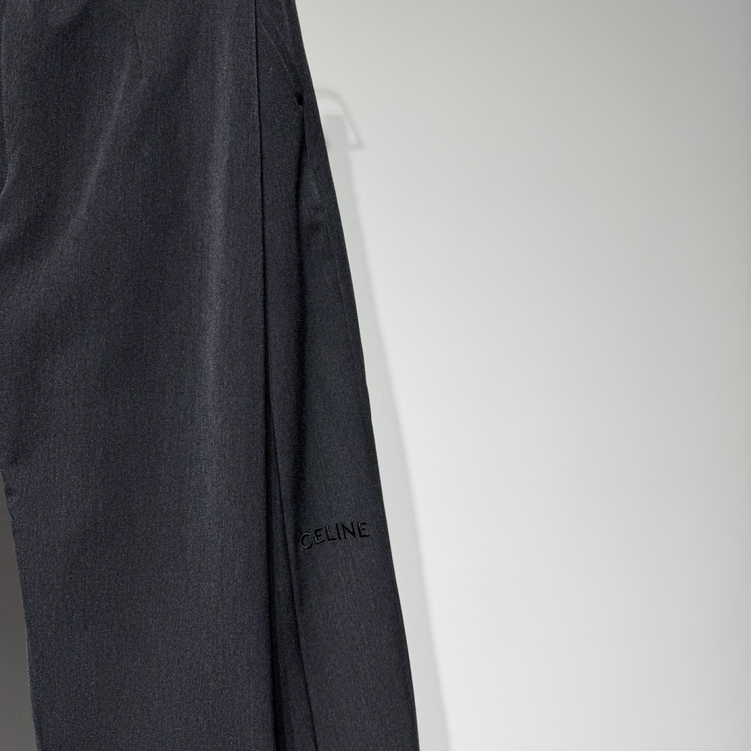 CELINE 思琳时装休闲裤宽松版型、时尚西裤休闲慵懒完美融合演变而来、纯棉材质立体剪裁拼接松紧设计！！