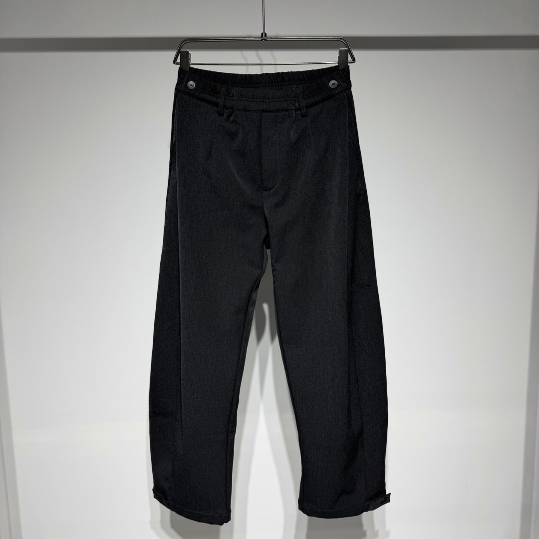 CELINE 思琳时装休闲裤宽松版型、时尚西裤休闲慵懒完美融合演变而来、纯棉材质立体剪裁拼接松紧设计！！