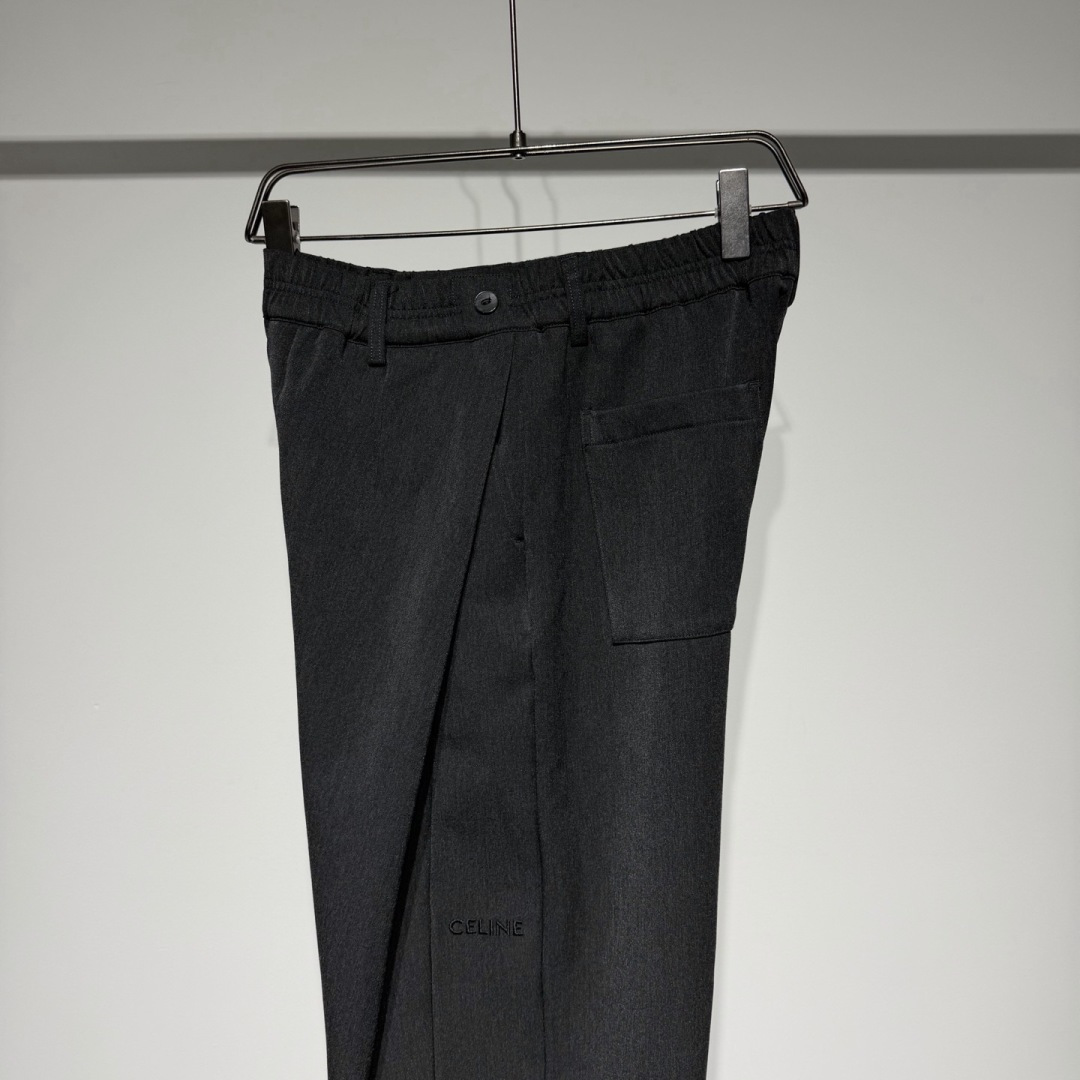 CELINE 思琳时装休闲裤宽松版型、时尚西裤休闲慵懒完美融合演变而来、纯棉材质立体剪裁拼接松紧设计！！