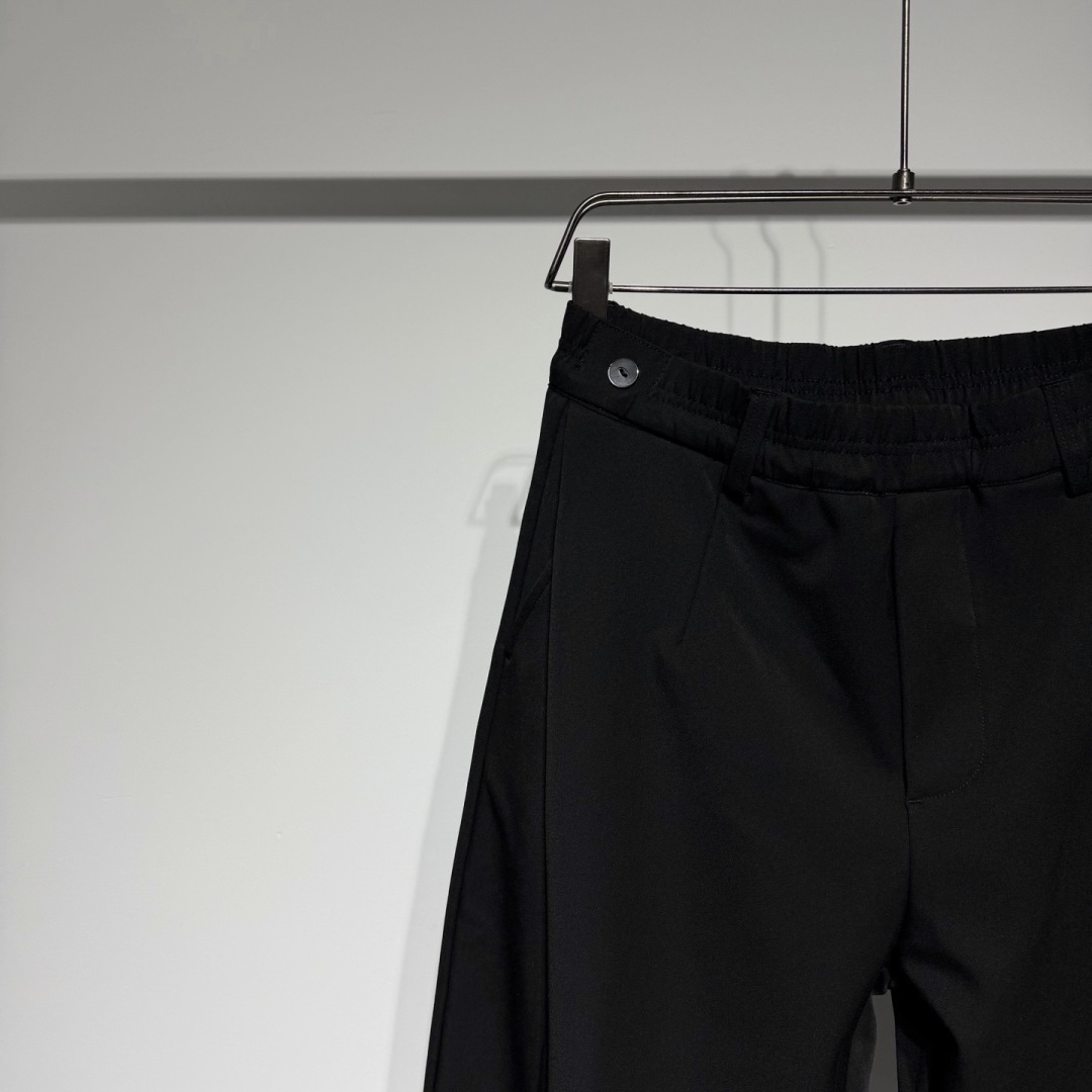 CELINE 思琳时装休闲裤宽松版型、时尚西裤休闲慵懒完美融合演变而来、纯棉材质立体剪裁拼接松紧设计！！